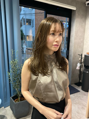 KUsU(クス)×セミロング×アッシュベージュ