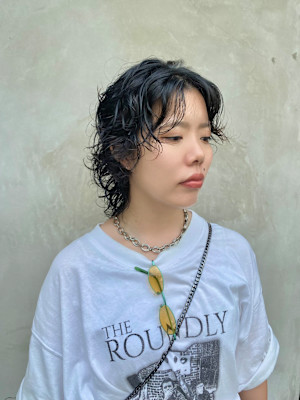 ミディアムウルフ×パーマ