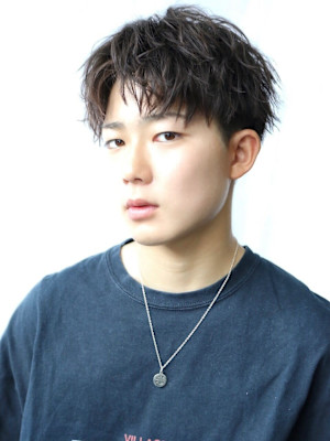 ショートランダムツーブロック刈り上げハーフアップ 福岡 天神