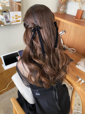 大人可愛いフェミニンハーフツイン