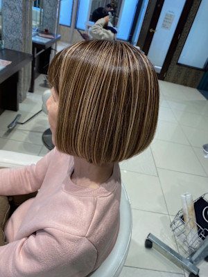 ナチュラルボブ×白髪ぼかしハイライト