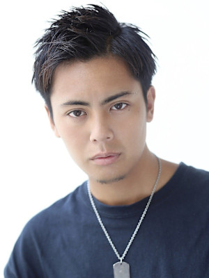 シチサンショート ツーブロック 刈り上げ 黒髪 アップバング