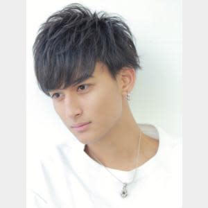 耳掛けアシメショートマッシュ シーブロック刈り上げ