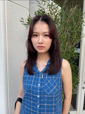 顔まわりレイヤー×ピンクブラウン/20代.30代