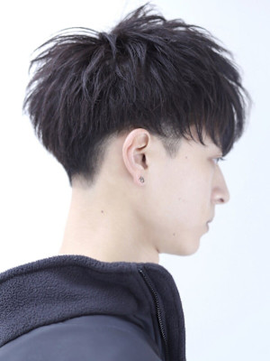 黒髪刈り上げ前下がりツーブロックマッシュ 福岡 天神 大名