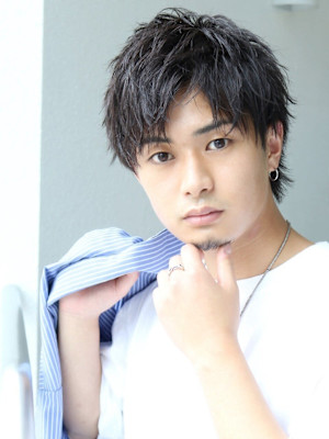 ラフ束ハーフアップショートウルフ ツーブロック 黒髪 福岡