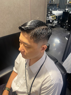 ミドルスキンフェード サイドパート