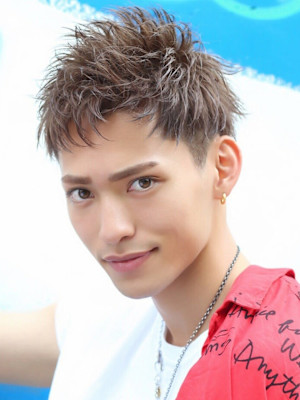 アップバングスパイキーショート ツーブロック 刈り上げ