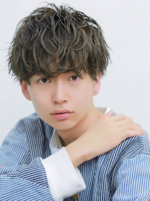 シャドウパーマ 無造作 マッシュ  シルバーアッシュ 大名