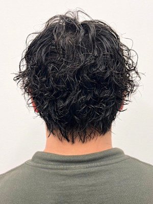 ツーブロック 刈り上げなし 強めスパイラルパーマ  20代　