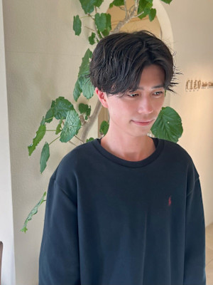 センターパート×ゆるめパーマ