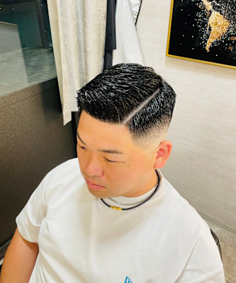 スキンフェード×ショートサイドパート