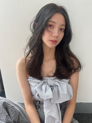 地毛風暗髪シアーブラック前髪なし韓国風ウェーブヘア