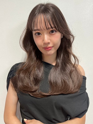 外ハネ　ミディアム　顔周りカット　くびれヘア　透明感カラー