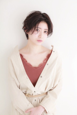 毛先にくせ毛っぽいワンカールパーマ