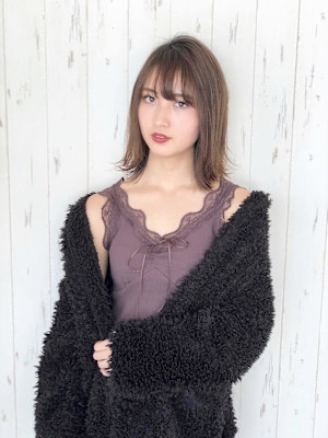 ミディアム　外はねストレート