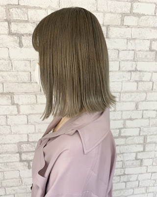 切りっぱなしボブ　グレージュカラー