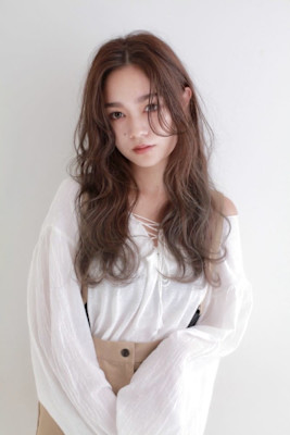 イルミナカラーハイライトゆるウェーブ