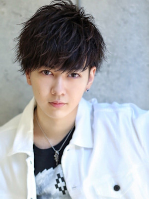 耳かけフェザーショートマッシュ ツーブロック アシメ 天神