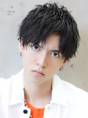 ソフトツイストハーフアップ ちょい分け 黒髪 刈り上げ