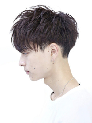 前下がりライトマッシュ ツーブロック 刈り上げ ナチュラル