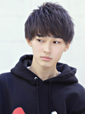 ナチュラルショートマッシュ ツーブロック 刈り上げ 黒髪