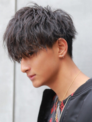 ツイストスパイラル ツイスパ 前下がりマッシュ 黒髪