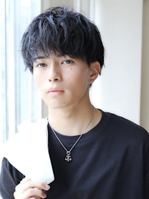 黒髪ナチュラルマッシュ ツーブロック 刈り上げ メンズサロン