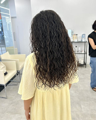 レイヤーカット/ロングパーマ/ウェットヘア