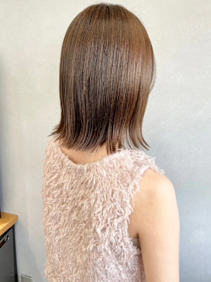 外ハネミディアムボブニュアンスカラー＊ベージュブラウン