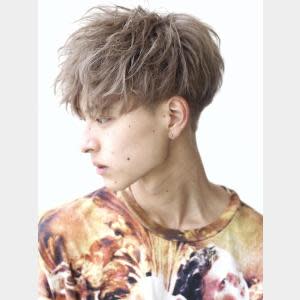 ツーブロック刈り上げ ミルクティー前下がりマッシュ