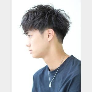 黒髪ツーブロック刈り上げ マッシュメンズパーマ上通