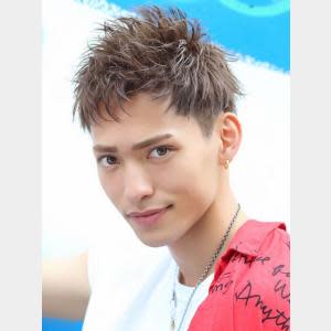 アップバングスパイキーショート ツーブロック 刈り上げ