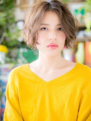 アンニュイ顔…前下がりくせ毛風エアリーボブ　アッシュオリーブ