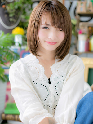 透け感斜めバング前下がりエアーストレート　ことりベージュ