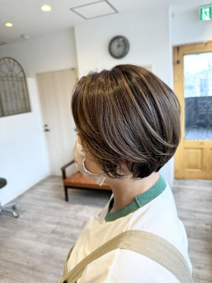 ショートボブ×ハイライトベージュ