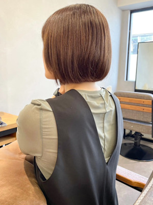 伸ばしかけボブミディアムヘア＊艶カラーシアーベージュ