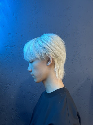 メンズハイトーン、襟足長めウルフスタイル！