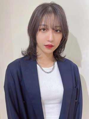 アッシュグレージュ　透明感カラー　くびれヘア　顔周りレイヤー