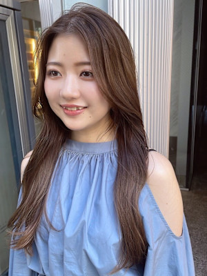 前髪なし ミルクティーベージュ 顔周りレイヤー ゆる巻き 