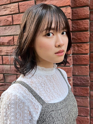 パーマスタイル風巻き髪ボブヘア　ニュアンスパーマ　ベージュ