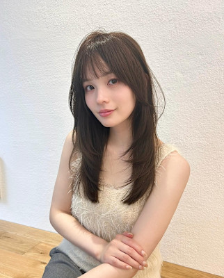 レイヤーカットで動きの出るワンカールスタイル