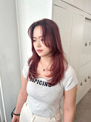 秋に人気のワインレッドカラー