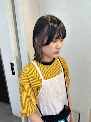 さりげないイヤリングカラー