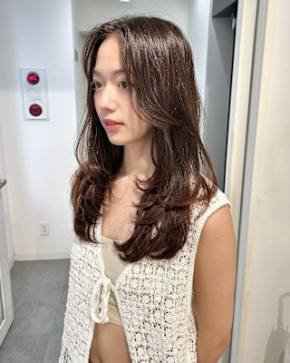 ふわっと動きのでるレイヤースタイル