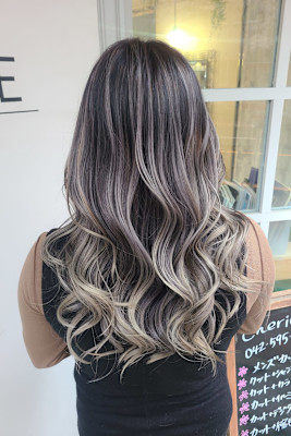  立体感あふれるロングウェーブスタイル