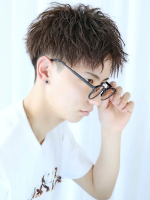 ソフトツイスト　短髪　ツーブロック　刈り上げ　ベリーショート