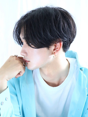 ニュアンスパーマ　センターパート　ナチュラル　黒髪　