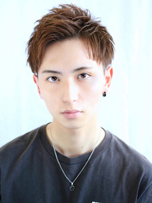 ビジネス　短髪　ツーブロック　刈り上げ　束感　社会人