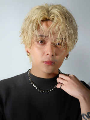 ツイストスパイラルパーマセンターパート強めパーマ